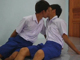 Asian twink gets a surprise bareback blowjob